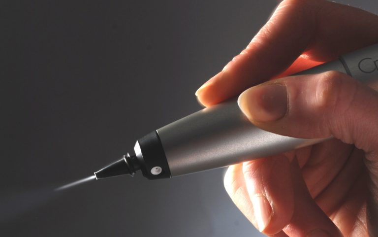 Stylo de cryothérapie au protoxyde d'azote utilisé au Cabinet Olagnier pour traiter les verrues plantaires
